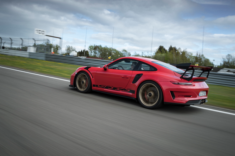 Illustration for article titled Put These Very Good 2019 Porsche 911 GT3 RS Photos In Your Life